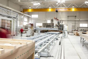 The prefabricated elements are made using the most modern machines - the Hundegger CNC and the Weinmann production line