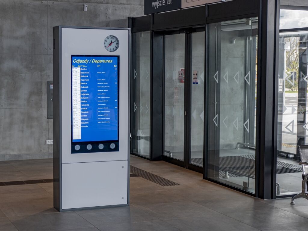 Arrival Departures information display screen infokiosk. Railway displays and devices produced by DYSTEN