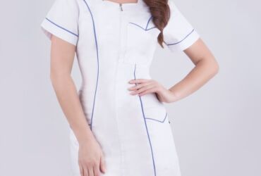 Stylish and functional, our women's apron W24 is perfect for healthcare professionals.
