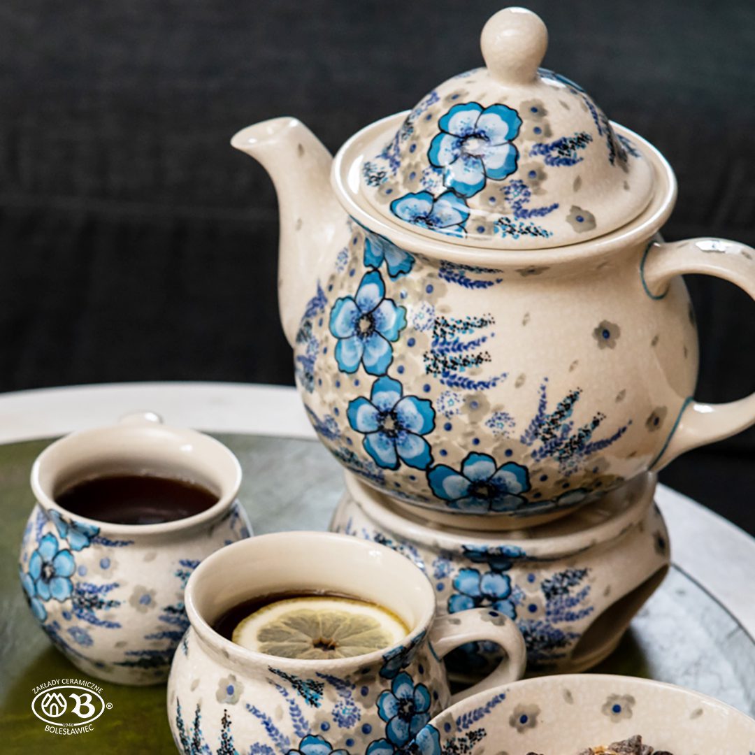 tea dishes in pattern ART-374