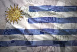 Flaga Urugwaju przenikająca przez pieniądze