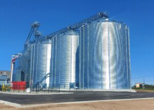 Grain storage consisting of flat bottom silos for grain storage made of corrugated sheets of steel.