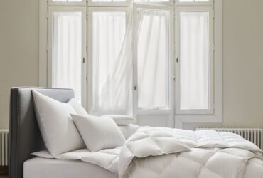 The luxurious hand sewn down duvets and pillows Emkap offers are filled with 100% of the best Polish white down.