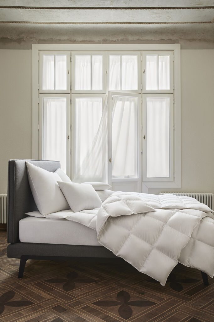 The luxurious hand sewn down duvets and pillows Emkap offers are filled with 100% of the best Polish white down.