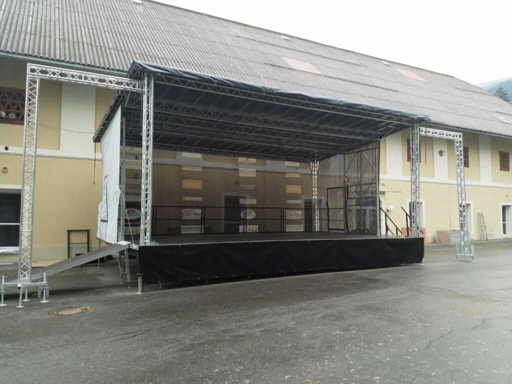 Mobile stage