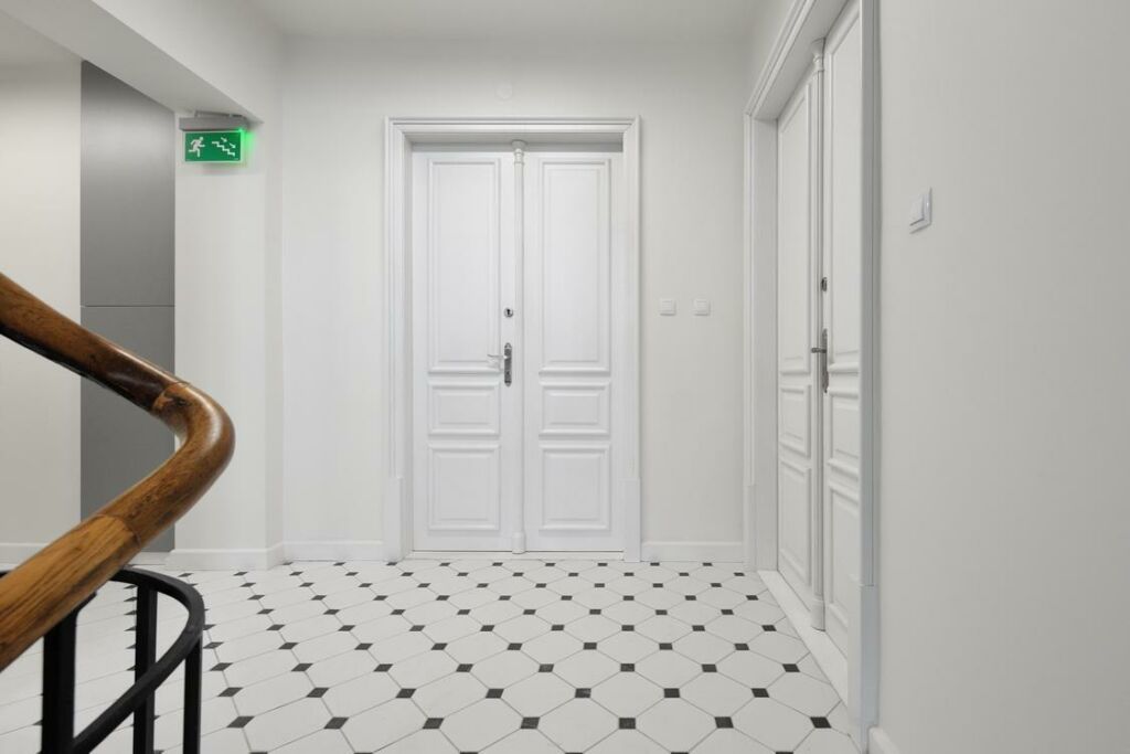 Entrance doors