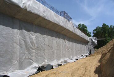 Waterproofing and drainage geocomposite - drainage of bridge abutments