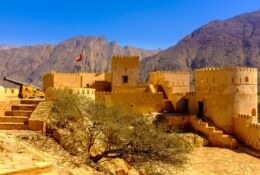 Fort Bahla - zabytkowa twierdza w Omanie, wpisana na listę UNESCO.