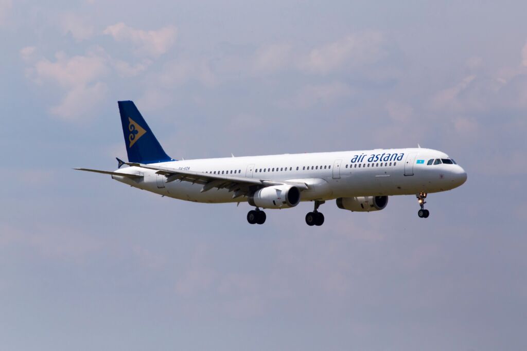 Sektor transportowy w Kazachstanie - samolot Air Astana w powietrzu
