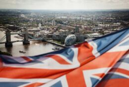 flaga Wielkiej Brytanii na tla Londynu City