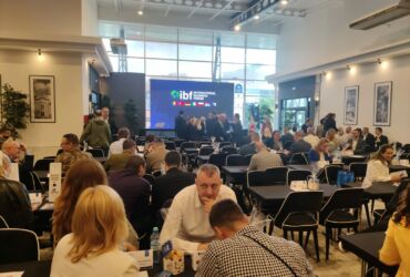 Międzynarodowe Forum Biznesowe w Timiszoarze, rozmowy przy stolikach