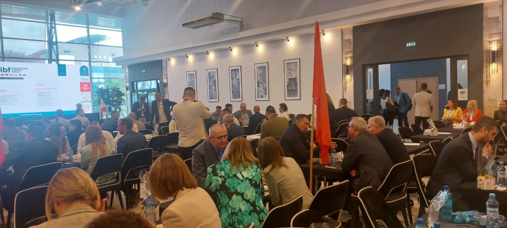 Międzynarodowe Forum Biznesowe w Timiszoarze, rozmowy przy stolikach