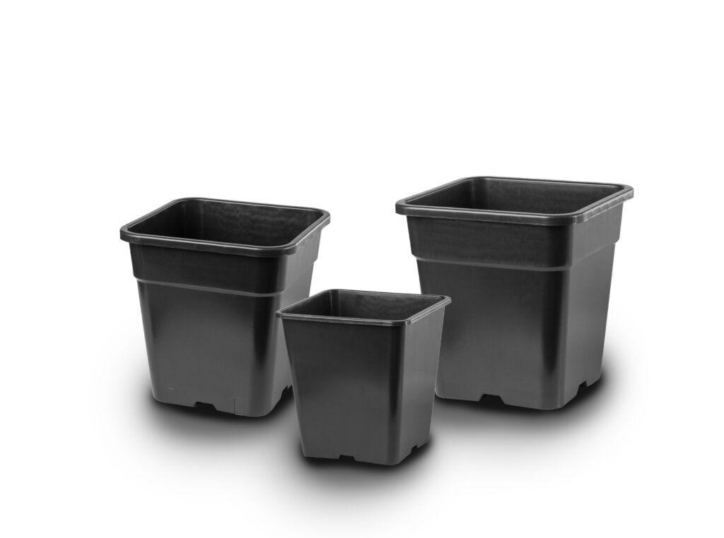 High square plastic pots for nurseries