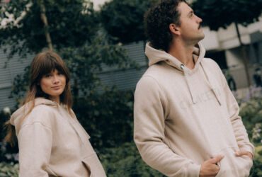 Camicetta zip hoodie—90% cotton, 10% polyester. Ethically made in Poland and fully customizable, down to every detail.