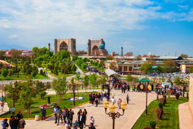 Meczet Bibi Khanym i inne zabytki widok panoramiczny z lotu ptaka w centrum miasta Samarkandy w Uzbekistanie