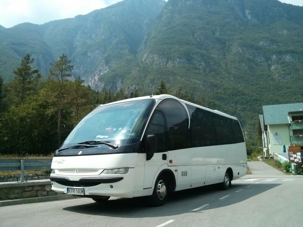 Indcar Mago II coach while performing a service.