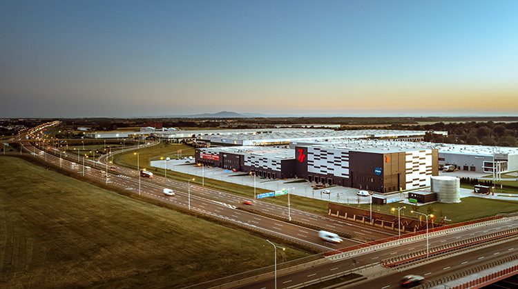 7R City Flex Wrocław Airport – 10,500 m² high-bay warehouse, built in 5 months by Atlas Ward for last-mile logistics.