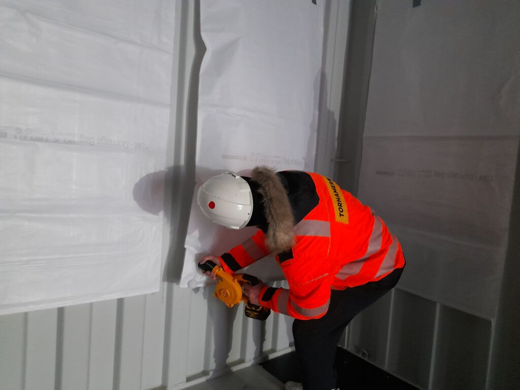 load securing in a container