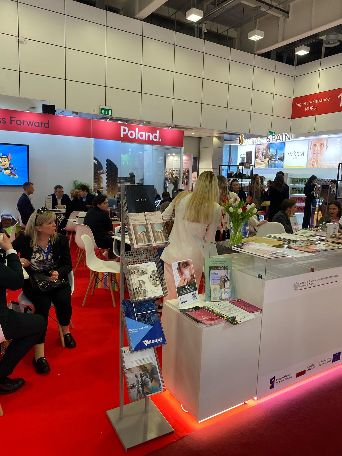 Polskie stoisko narodowe na targach Cosmoprof Polskie stoisko narodowe na targach Cosmoprof