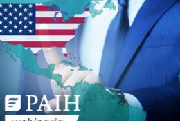 męższczyzna w garniturze a mapą USA