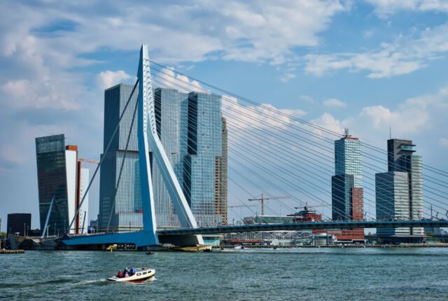 Widok na port w Rotterdamie