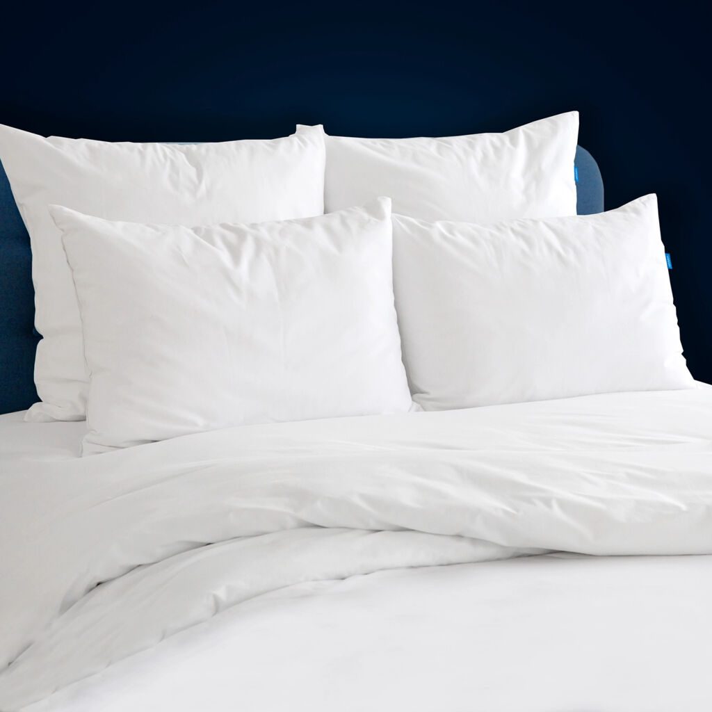 Product photo of the Dani hypoallergenic bedding set by ONSEN®, showcasing its soft texture and premium finish.