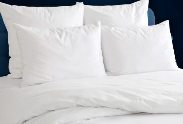 Product photo of the Dani hypoallergenic bedding set by ONSEN®, showcasing its soft texture and premium finish.