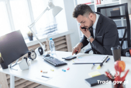 Biznesmen z telefonem