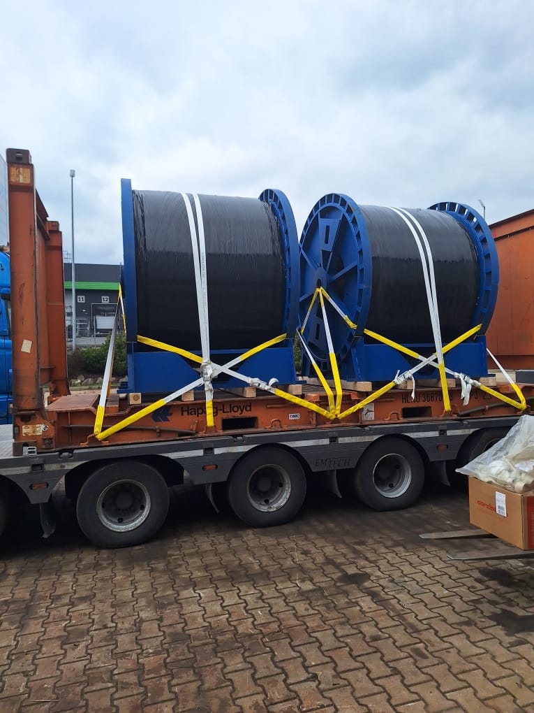 two smaller ZEP-type balance/tail ropes loaded onto a single FR 20' container