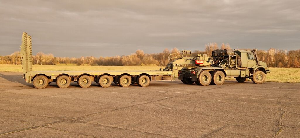 Low-bed trailer DOB 70 W – specialized trailer for transporting tanks and heavy tracked vehicles,