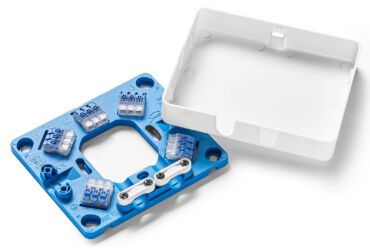 Junction box designed for kitchen fittings and other household appliances is equipped with: 5 SCL3 wire connectors up to