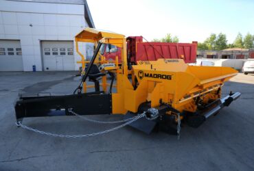 UP300 Roadside Paver