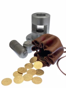 Device for minting coins