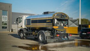 SMB sprayer – automated bitumen emulsion sprayer ensuring precise, uniform road surface coating.
