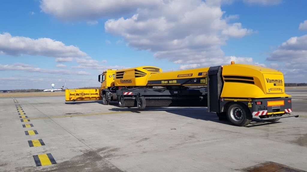 Vammas SB5504 is a specialized airport snow cleaner designed for efficient snow removal from runways, taxiways.