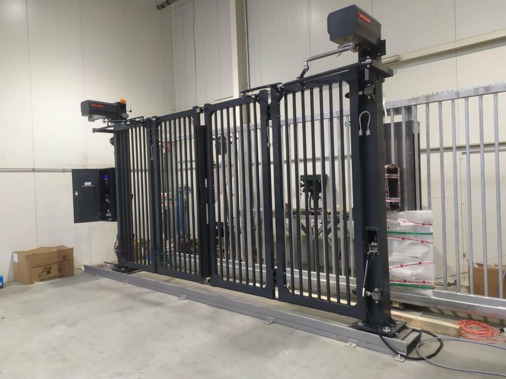 Folding gate