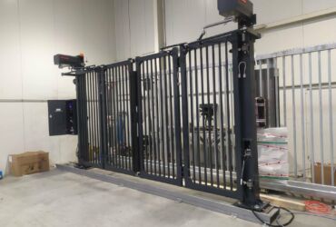 Folding gate