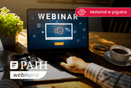 laptp na biurku i napis webinar