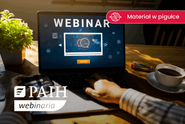 laptp na biurku i napis webinar