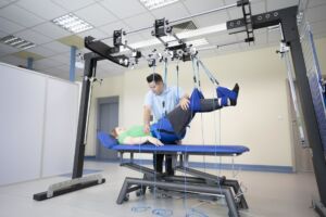 Levitas device for therapy in suspension