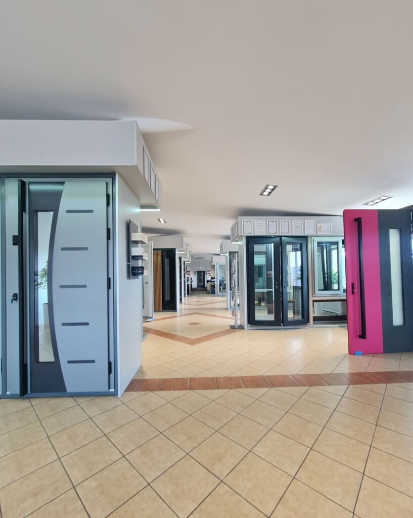 Discover a new standard in window joinery – where advanced technology meets timeless aesthetics.
