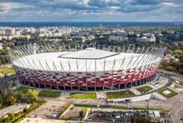 Stadion Narodowy z Warszawą w tle