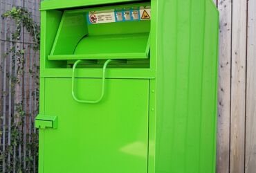 Used clothes container