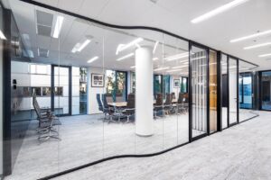 Espes 30 - curved partitions in modern Warsaw office 