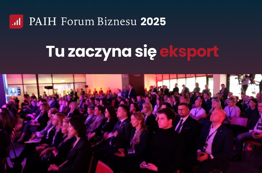 ludzie siedzacy i sluchajacy prelegenta