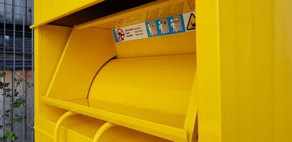 Used clothes container