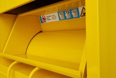 Used clothes container