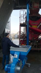 Working with a dispersed concrete reinforcement dispenser. 
Indispensable in every concrete plant