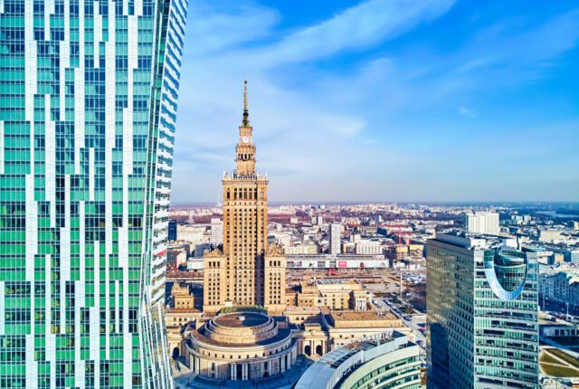 widok na centrum Warszawy z lotu ptaka