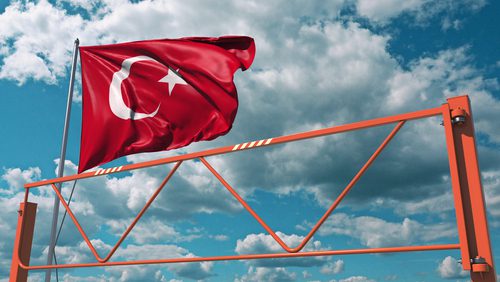 Flaga Turcja za barierą